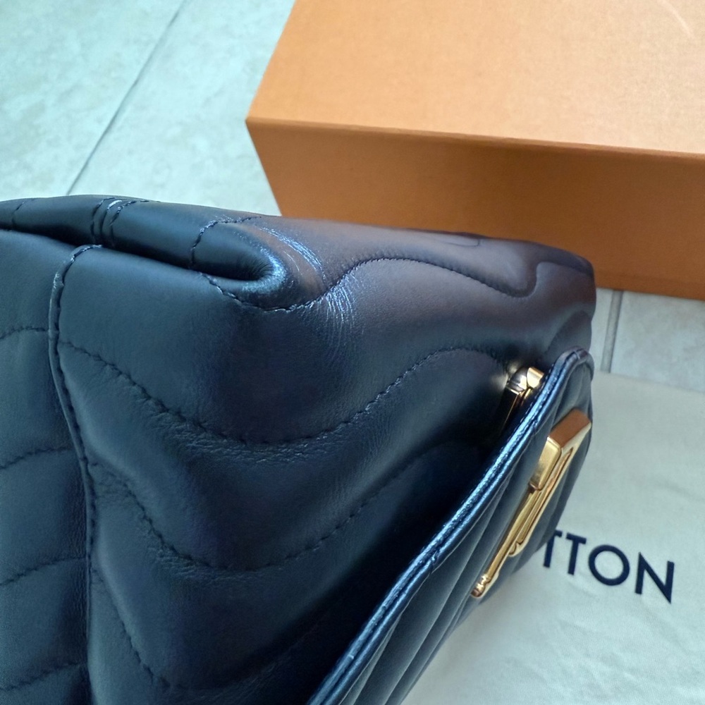 Louis Vuitton New Wave MM Chain bag - Picture 8 of 13
